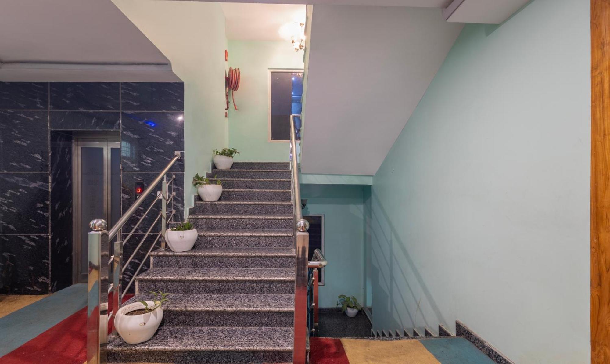 Treebo Shakuntalam, Near Lucknow Airport酒店 外观 照片